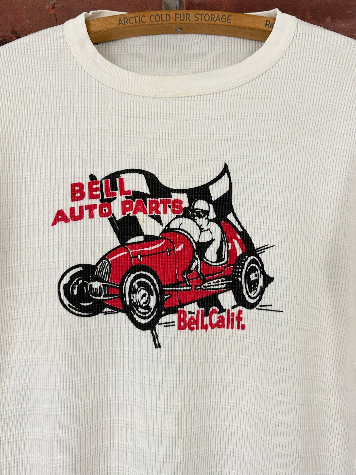 Vintage 50s 1950s BELL AUTO PARTS Bell California CA Waffle Thermal T-Shirt Hot Rod Drag Racing Automotive Pit Crew Auto Mechanic White Mens Small S 19.25W X 26”L