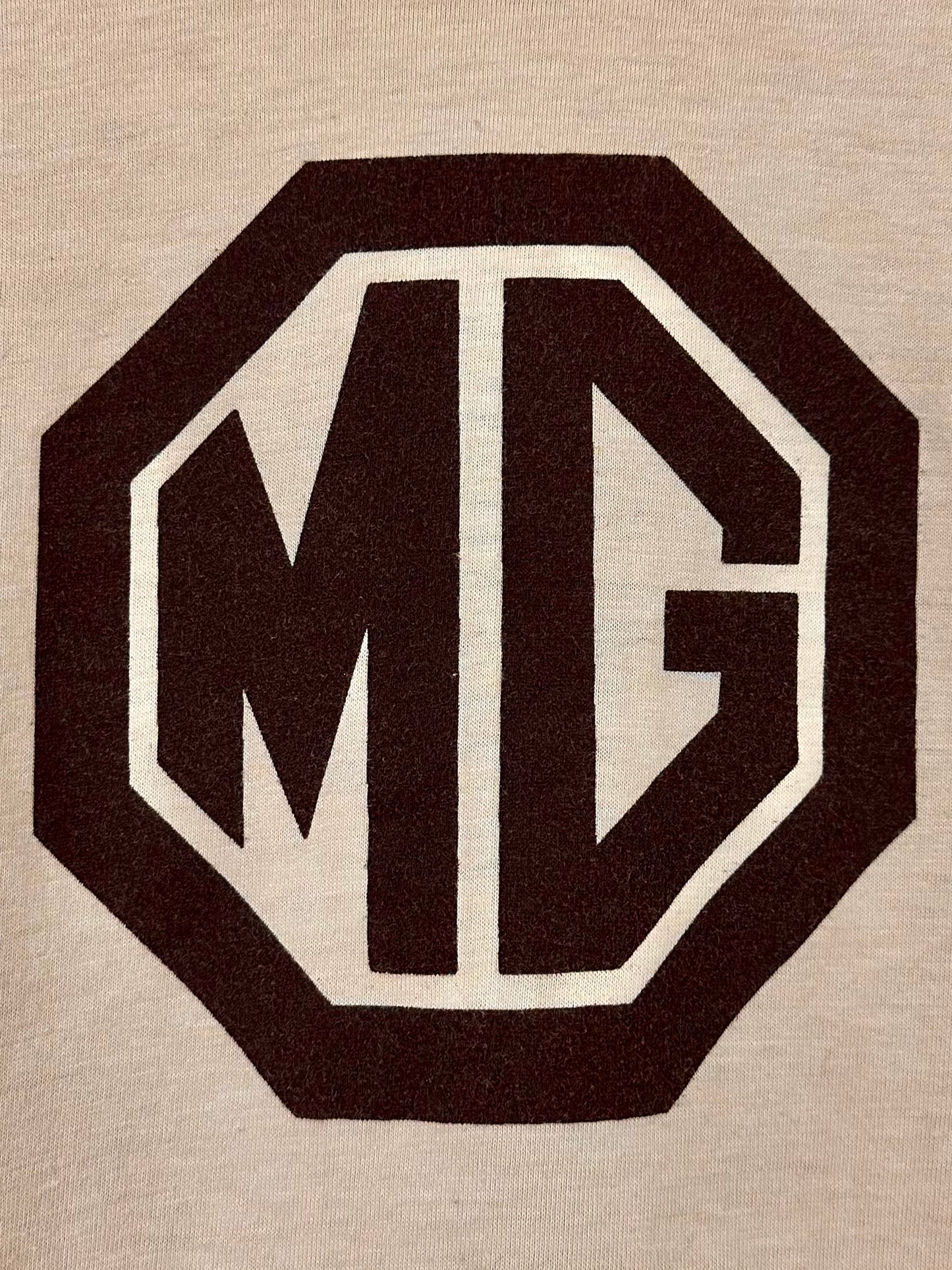 Vintage 80s 1980s MG Morris Garages Logo T-Shirt British Car Automotive Auto Mechanic Light Beige Hanes Mens Small S 17.25"W 25.75”L