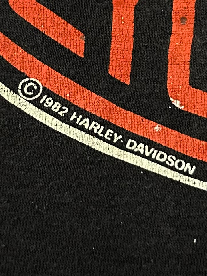 Vintage 80s 1980s 1982 HARLEY DAVIDSON Motorcycles Bar and Shield Sleeveless Biker T-Shirt Tank Top Cut Off Faded Black Thrashed Distressed Mens Small S 16X22.5