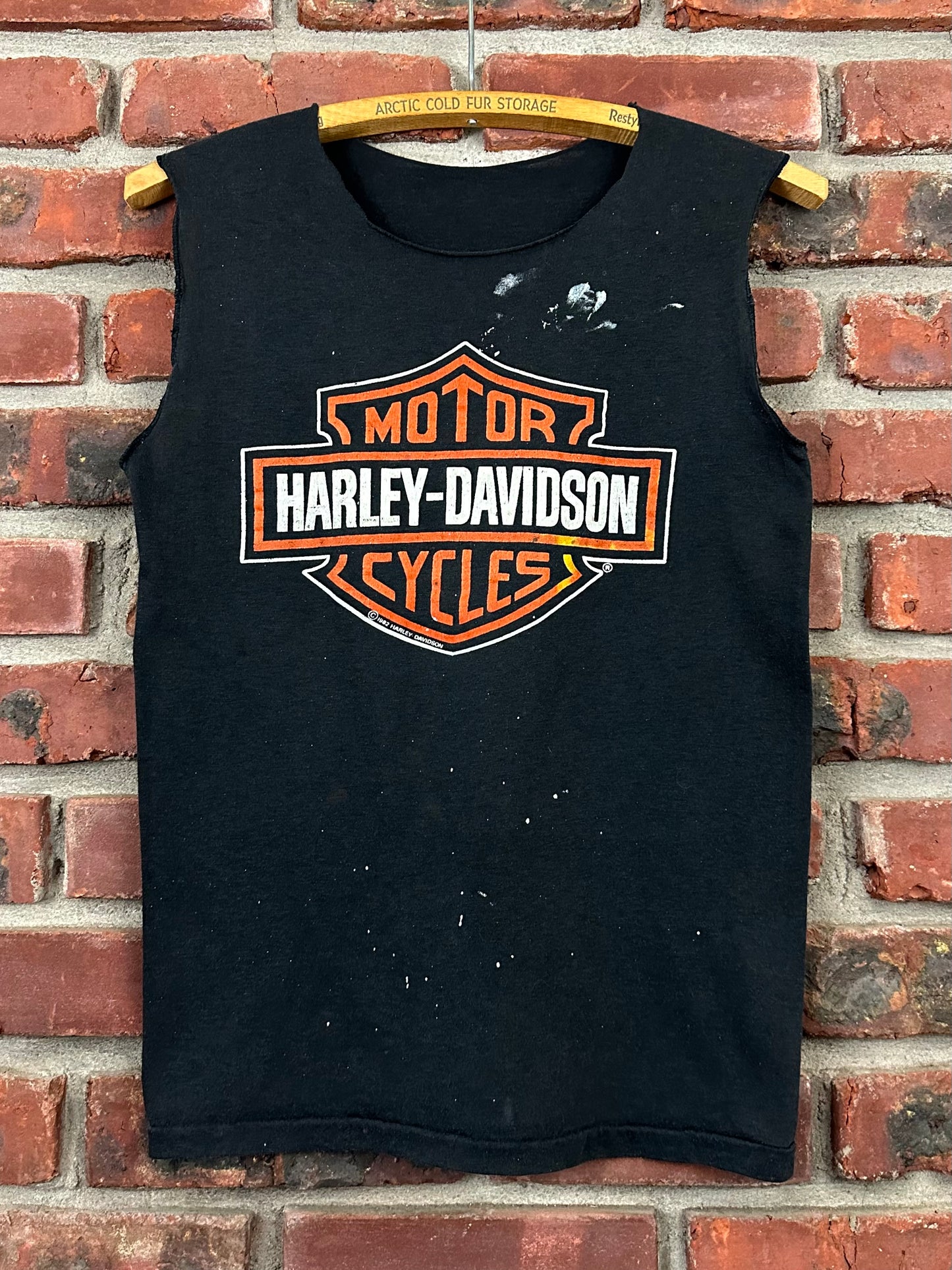 Vintage 80s 1980s 1982 HARLEY DAVIDSON Motorcycles Bar and Shield Sleeveless Biker T-Shirt Tank Top Cut Off Faded Black Thrashed Distressed Mens Small S 16X22.5