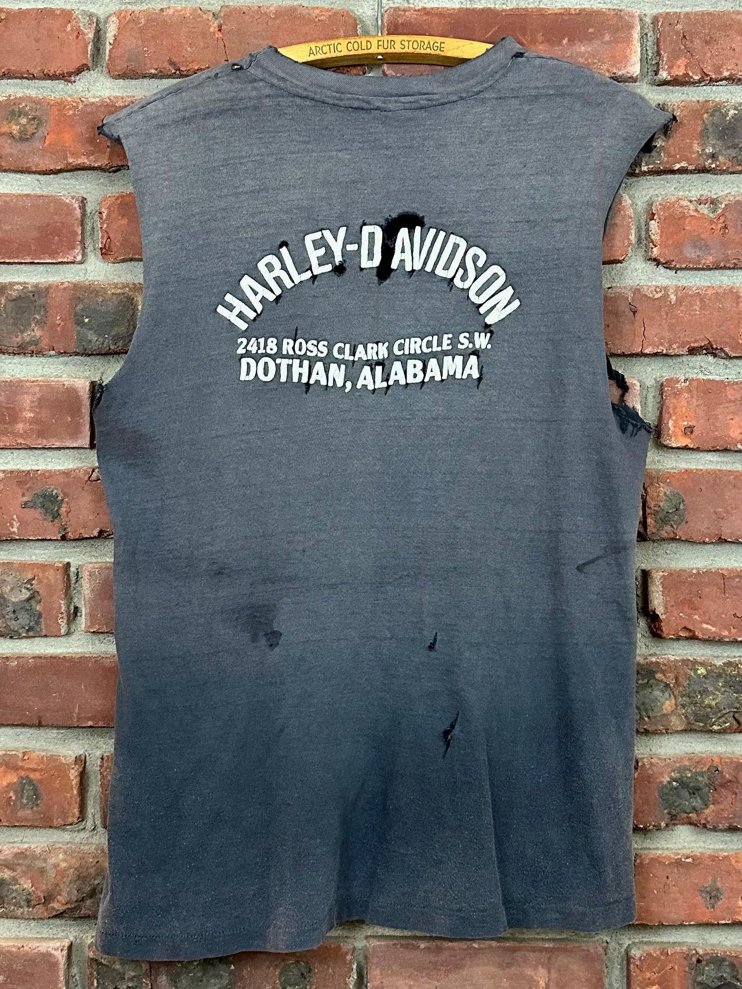 Vintage 70s 1970s HARLEY DAVIDSON Motorcycles Bar and Shield Sleeveless Cut-Off T-Shirt Biker Tank Top Alabama Dealer Distressed Black Hanes Label Mens Medium M 18.5x26.25