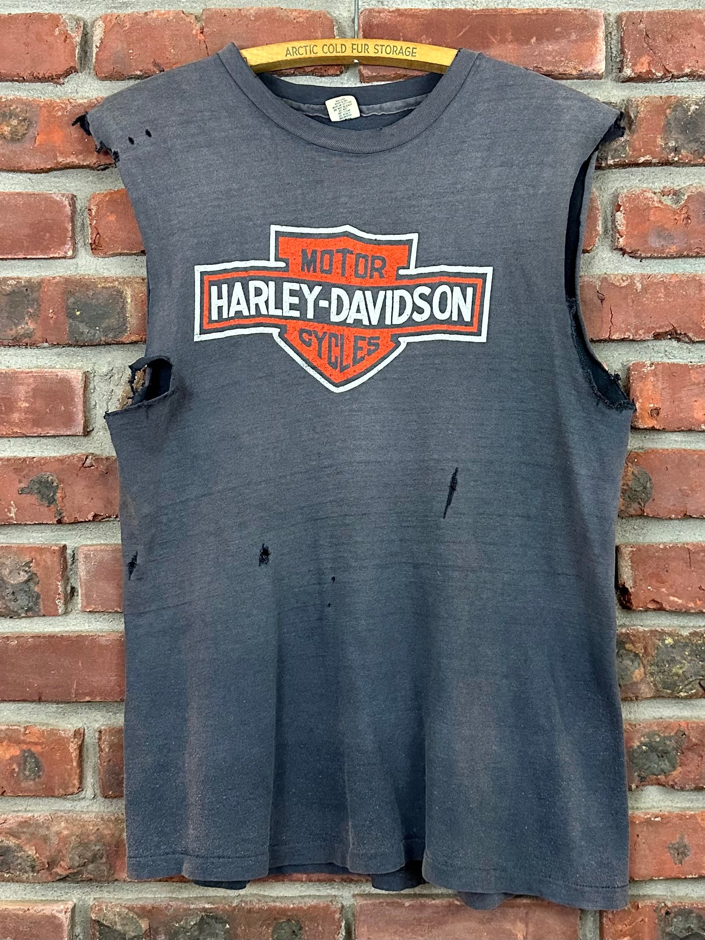 Vintage 70s 1970s HARLEY DAVIDSON Motorcycles Bar and Shield Sleeveless Cut-Off T-Shirt Biker Tank Top Alabama Dealer Distressed Black Hanes Label Mens Medium M 18.5x26.25