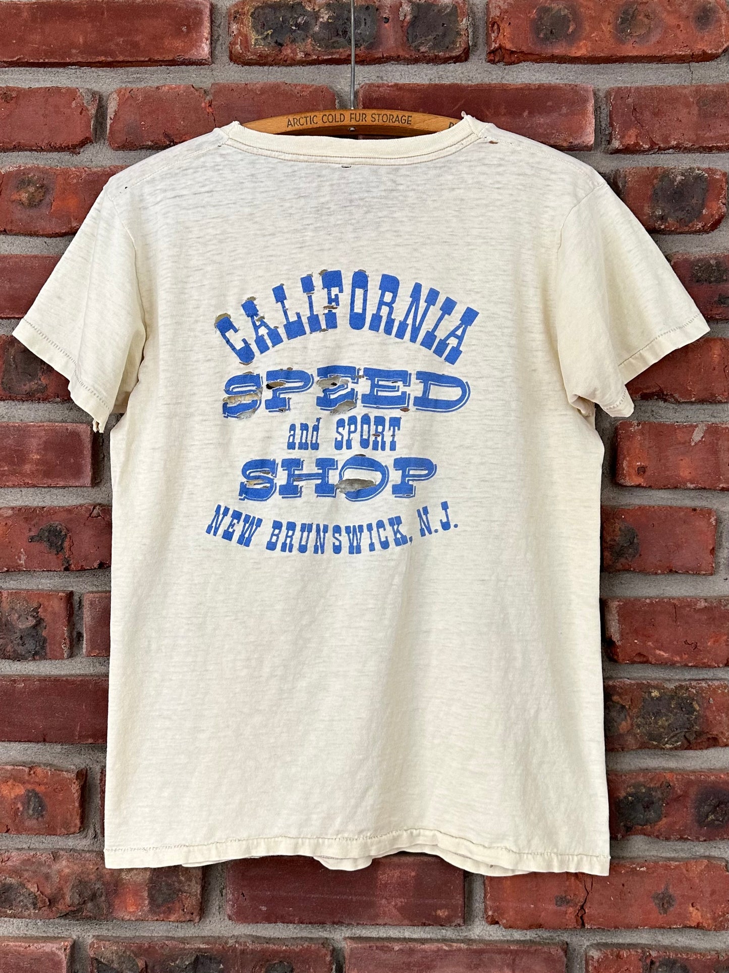 Vintage 60s 1960s CALIFORNIA SPEED and SPORT SHOP T-Shirt Hot Rod Drag Racing Thrashed Distressed Off White Mens Small S