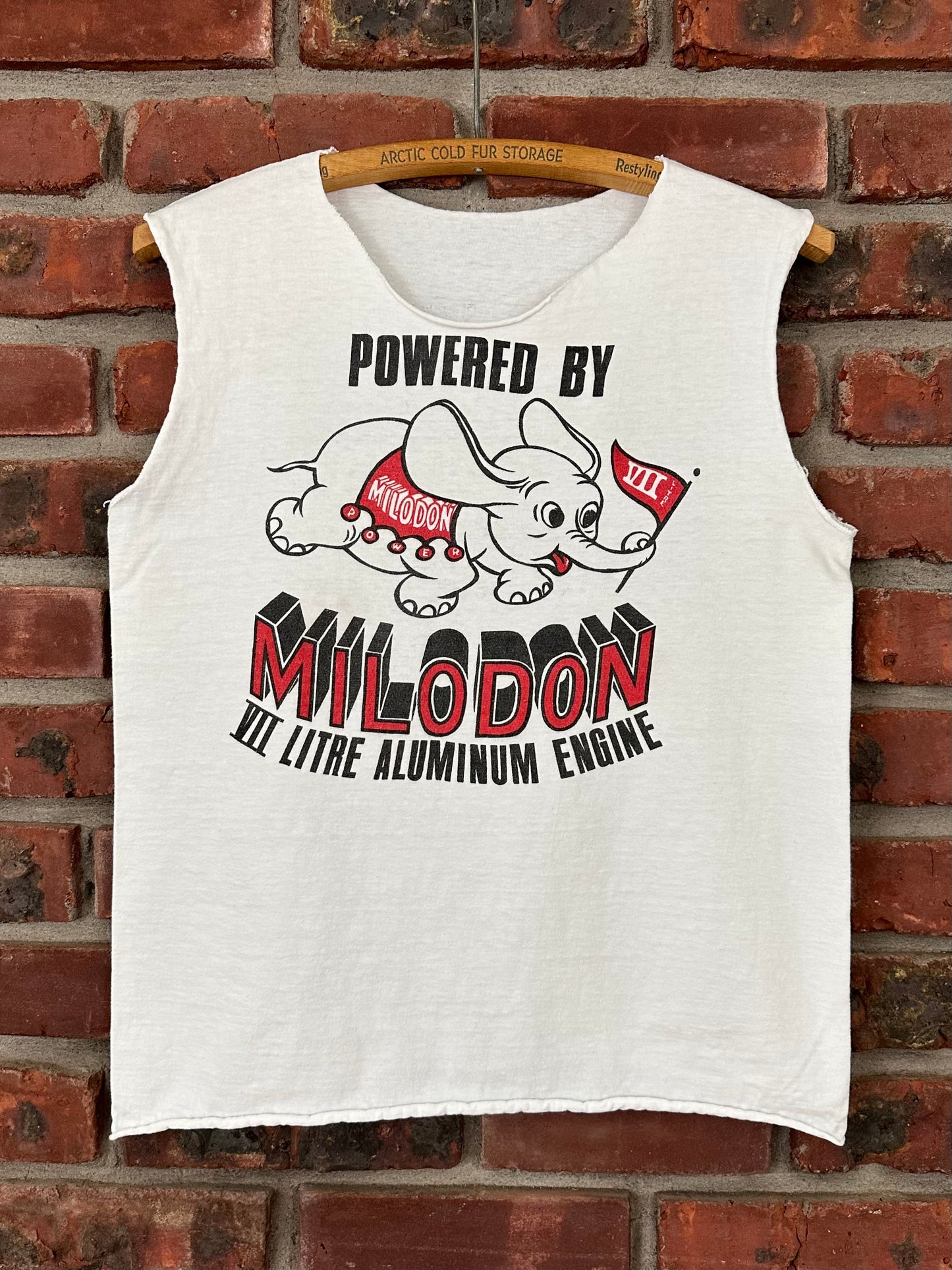 Vintage 70s 1970s Powered By MILODON VII Litre Aluminum Engine Sleeveless T-Shirt Cut-Off Tank Top Engineering East & West Speed Shop Hot Rod Drag Racing White Mens Extra Small XS 17.75" W 22.50"L