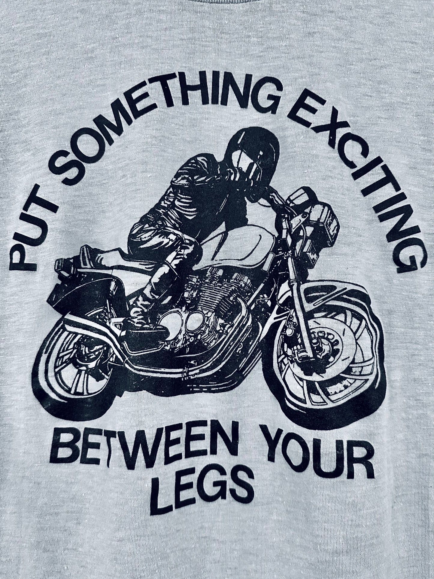 Vintage 80s 1980s YAMAHA TRIUMPH KAWASAKI Reliable Cycle Inc Minneapolis Dealer T SHIRT Put Something Exciting Between Your Legs Devknit Mens Small S 17.25x26.25