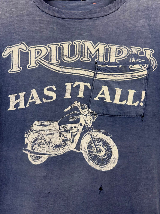 Vintage 70s 1970s TRIUMPH Motorcycles “Has It All” Dealer Pocket T-Shirt Birchs Cycle Shop Daytona Beach Florida Blue FOTL Label Mens S 18.5x25.5