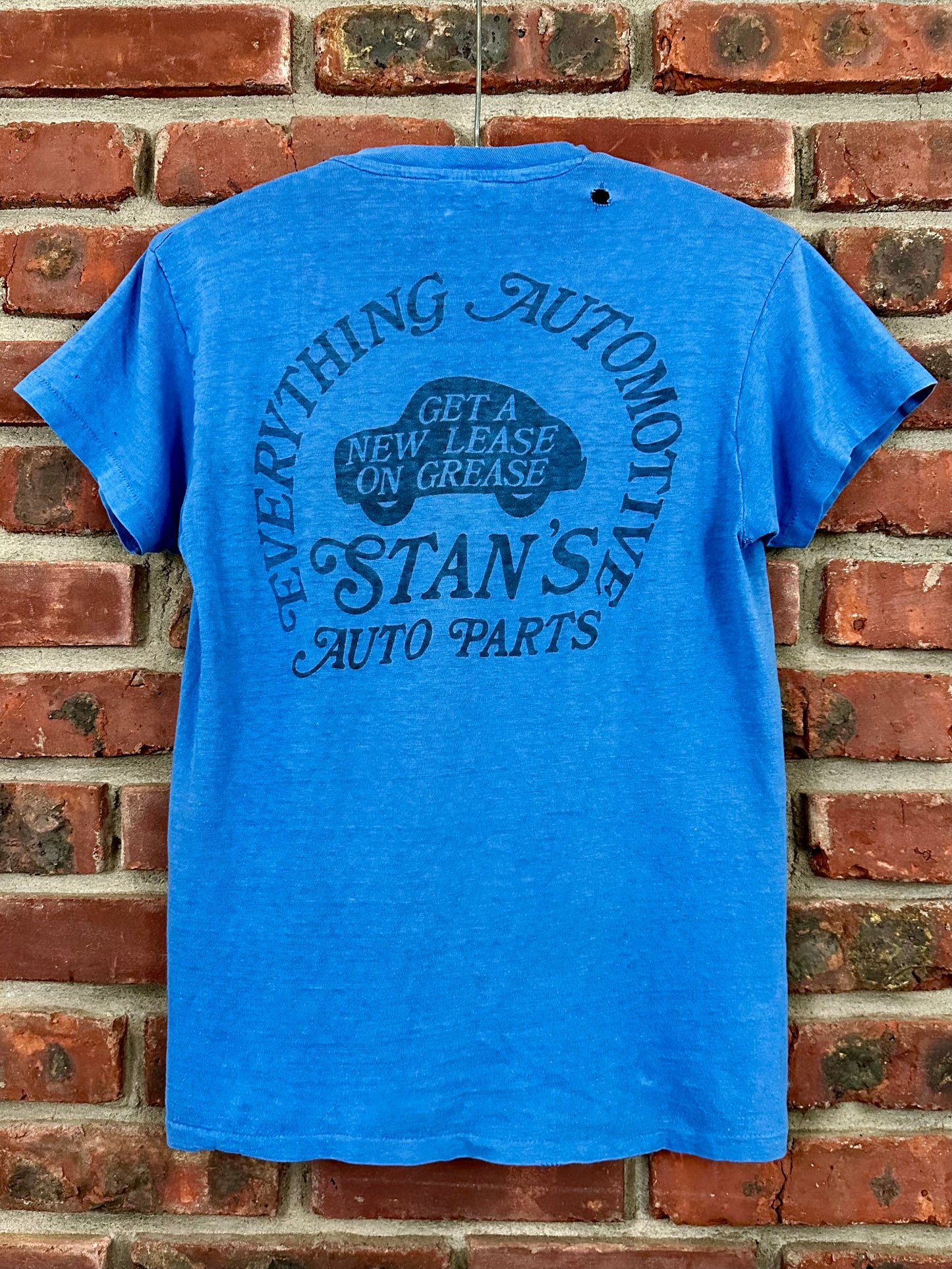 Vintage 60s 70s 1960s 1970s STANS AUTO PARTS Willimantic Connecticut T-Shirt Car Repair Mechanic Blue Hanes Mens Small S