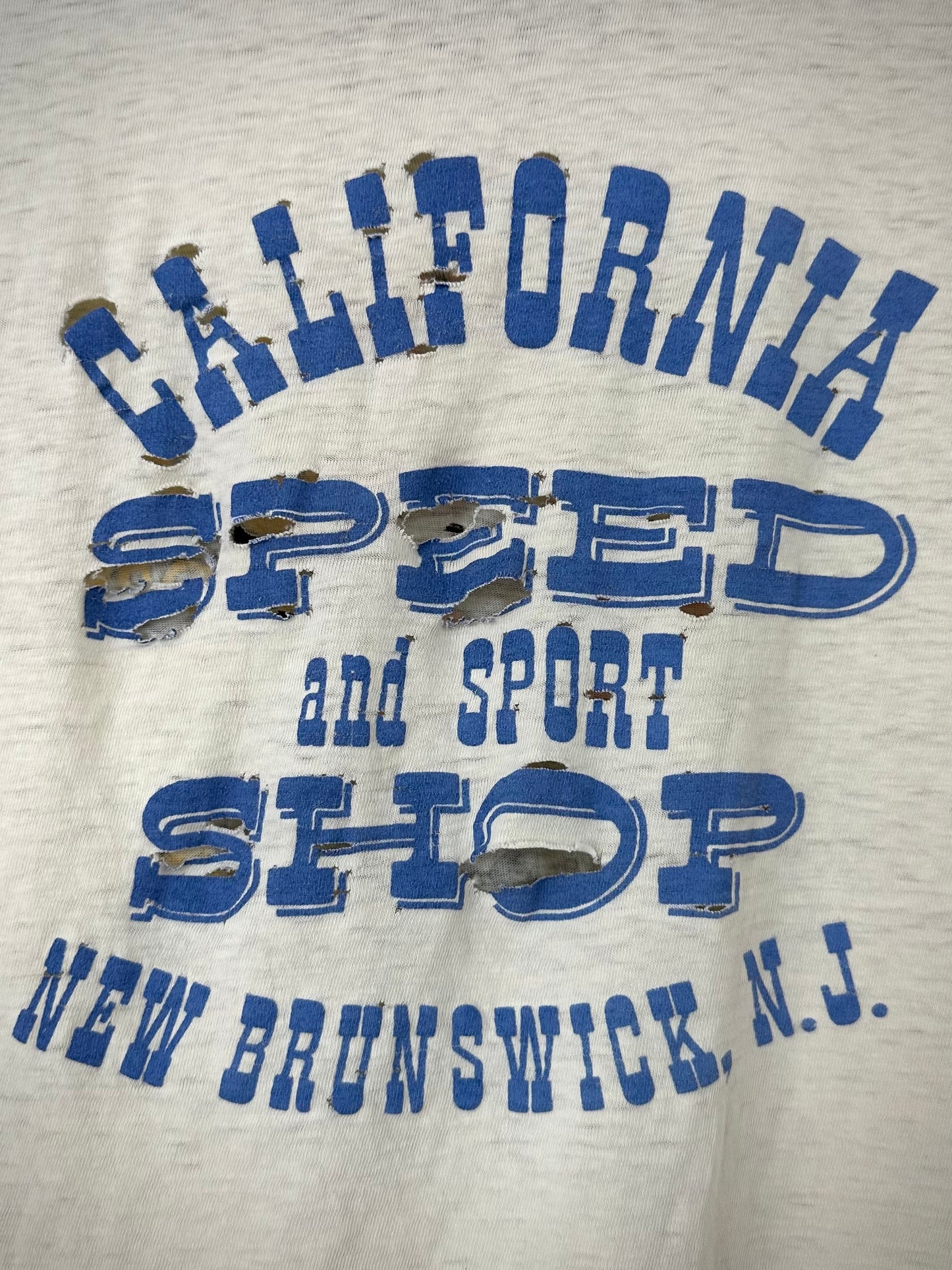 Vintage 60s 1960s CALIFORNIA SPEED and SPORT SHOP T-Shirt Hot Rod Drag Racing Thrashed Distressed Off White Mens Small S